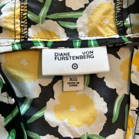 Floral Sleeveless Hooded Vest - Picture 2 of 4